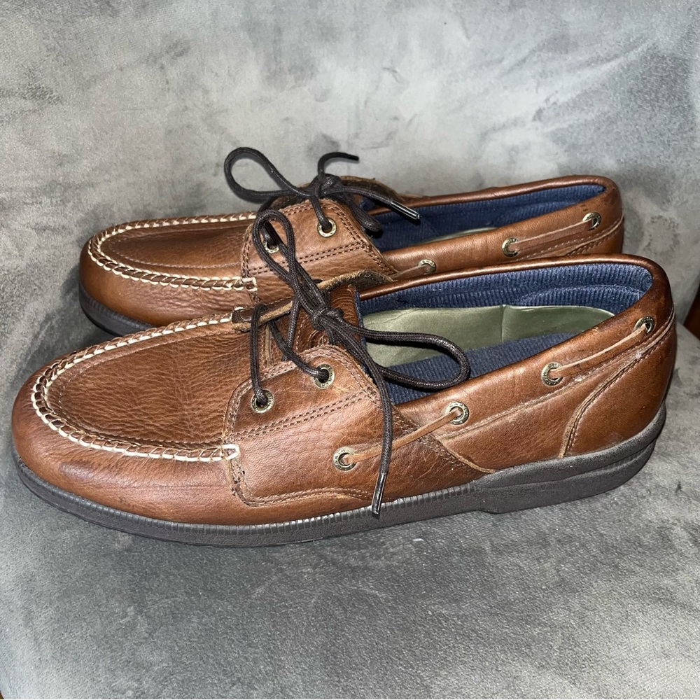 Classic Brown Leather Boat Shoes with Moccasin Stitching